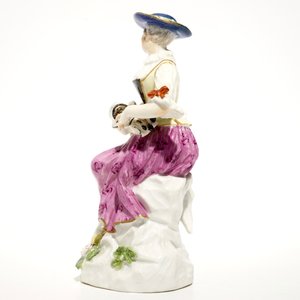 Een Meissen porseleinen Commedia del'Arte figuur van Colombine met draailier, Duitsland, 18e eeuw — foto 3