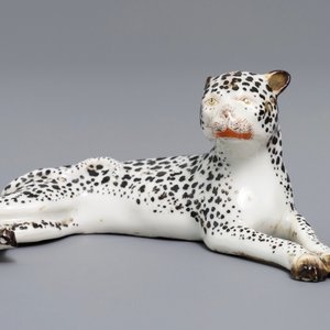 Een Meissen porseleinen model van een luipaard, Duitsland, 19e eeuw — foto 1