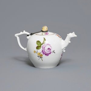 Een Meissen porseleinen theepot met floraal decor, Duitsland, 18e eeuw — foto 1