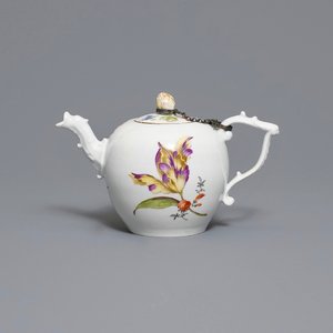 Een Meissen porseleinen theepot met floraal decor, Duitsland, 18e eeuw — foto 4
