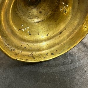 Een messing knoopkandelaar met vijf platte knopen, Zuidelijke Nederlanden, wellicht 16e eeuw — foto 14