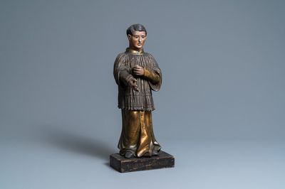 Een met glazen ogen bezette gepolychromeerde en vergulde houten figuur van Aloysius Gonzaga, Italië, 18e eeuw