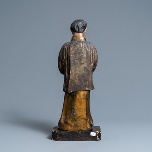 Een met glazen ogen bezette gepolychromeerde en vergulde houten figuur van Aloysius Gonzaga, Italië, 18e eeuw — foto 4