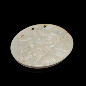 Een met zilver gemonteerd ovaal ivoren dekseldoosje met een bas-reliëf voorstelling van Diana en haar nimfen, 18e eeuw — foto 7
