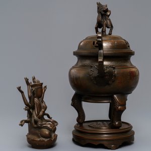 Een met zilver ingelegde bronzen wierookbrander en een figuur van Avalokitesvara, China of Vietnam, 19/20e eeuw — foto 2