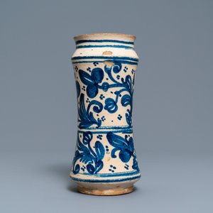 Een Mexicaanse blauw-witte albarello, Talavera Poblana, ca. 1700 — foto 4