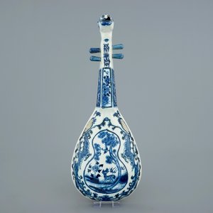 Een model van een pipa luit in blauw-wit Chinees porselein, 19e eeuw — foto 2