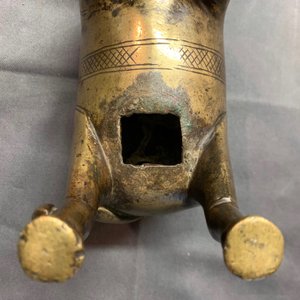 Een Mogoolse messing waterdruppelaar of -kan in de vorm van een zeboe, India, 17/18e eeuw — foto 9