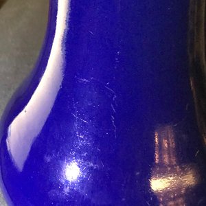 Een monochrome Chinese 'sacrificial blue' peervormige vaas, Yongzheng merk en periode — foto 12