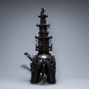 Een monumentale Japanse bronzen wierookbrander in de vorm van een olifant met pagode, Edo/Meiji, 19e eeuw — foto 6