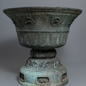Een monumentale Japanse bronzen wierookbrander uit een tempel, Momoyama of Edo, 16/17e eeuw — foto 6