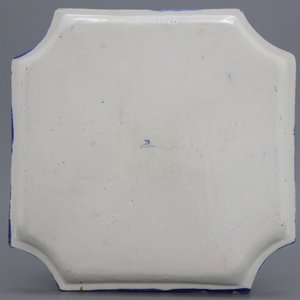 Een mooie blauw en witte Delftse rechthoekige schaal, met mythologisch decor van Poseidon en Triton, 18e eeuw — foto 1