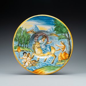 Een mythologische schotel in Franse majolica met 'Europa en de stier', Nevers, 1e helft 17e eeuw — foto 1