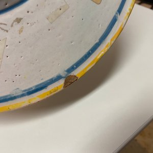 Een mythologische schotel in Franse majolica met 'Europa en de stier', Nevers, 1e helft 17e eeuw — foto 3