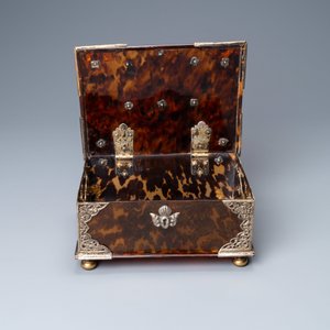Een Nederlands koloniaal sirih kistje in schildpad met zilver bezet, ca. 1700 — foto 4