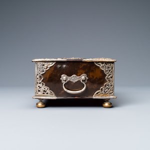 Een Nederlands koloniaal sirih kistje in schildpad met zilver bezet, ca. 1700 — foto 8