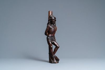 Een notenhouten figuur van Christus bij de zuil, Rijnvallei, Duitsland, 15e eeuw