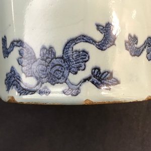 Een octagonale blauw-witte Delftse chinoiserie vaas met een olifant, laatste kwart 17e eeuw — foto 12