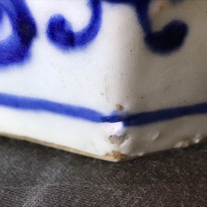 Een octagonale Chinese blauwwitte tuinzit met lotusslingers, Qianlong — foto 13