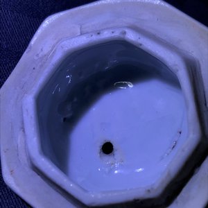 Een octagonale Chinese famille rose theepot met deksel, Yongzheng — foto 9