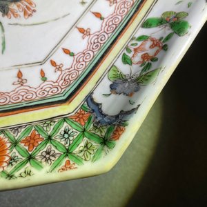 Een octagonale Chinese famille verte tazza, Kangxi — foto 13