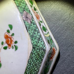 Een octagonale Chinese famille verte tazza, Kangxi — foto 10