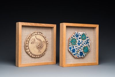 Een octagonale Kubachi tegel en een fragment van een vroege schotel, Perzië en Cyprus, 17e eeuw en ca. 6e eeuw v.C.
