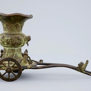 Een ongewone Chinese bronzen vaas op een basis met wielen en opspanning, late Ming to Qing Dynastie — foto 4