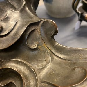 Een ongewone Chinese bronzen zoömorfe 'zun' vaas, Kangxi — foto 17