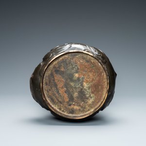 Een ongewone Chinese bronzen zoömorfe 'zun' vaas, Kangxi — foto 6