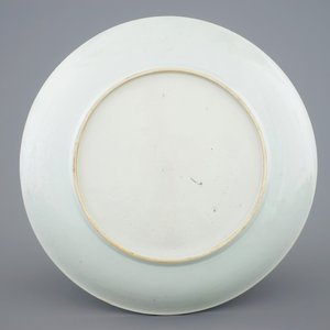 Een ongewone Chinese famille rose schotel met "openlucht" decor, Yongzheng — foto 2
