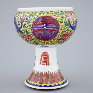 Een ongewone Chinese famille rose stem cup met draken, 19e eeuw — foto 4
