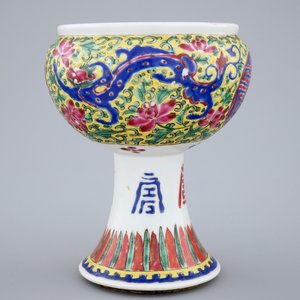 Een ongewone Chinese famille rose stem cup met draken, 19e eeuw — foto 5