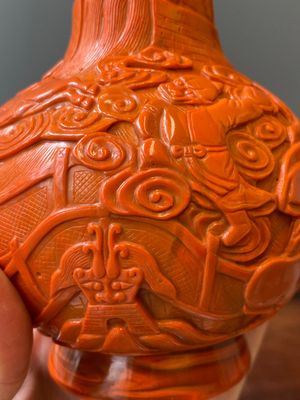 Een ongewone Chinese flesvormige vaas in rood Peking glas, Daoguang merk en wellicht periode — foto 11