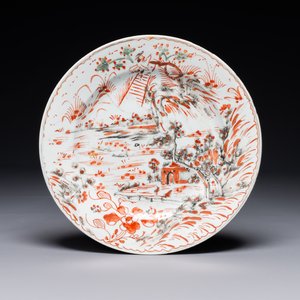 Een ongewoon in Nederland overgedecoreerd Chinees grisaille bord, Qianlong — foto 1