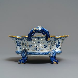 Een opengewerkte blauw-witte Delftse mand met zicht op een wijnbottelarij, 18e eeuw — foto 4