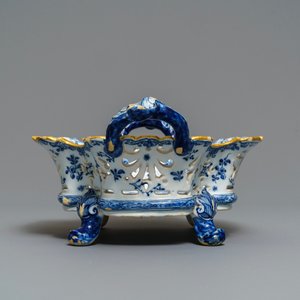 Een opengewerkte blauw-witte Delftse mand met zicht op een wijnbottelarij, 18e eeuw — foto 6