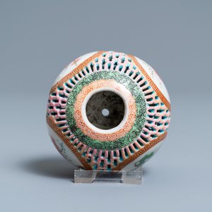 Een opengewerkte Chinese famille rose pomander, Yongzheng — foto 6