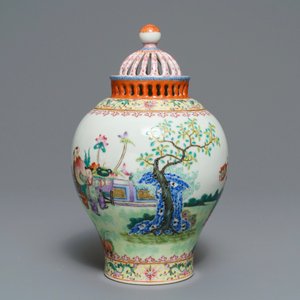 Een opengewerkte Chinese famille rose vaas met spelende jongens, Jiaqing merk, Republiek — foto 2