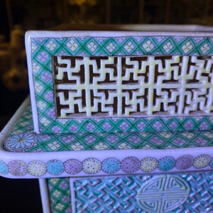 Een opengewerkte Chinese verte biscuit wierookbrander, 19e eeuw — foto 23