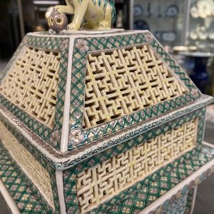 Een opengewerkte Chinese verte biscuit wierookbrander, 19e eeuw — foto 32