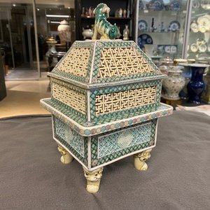 Een opengewerkte Chinese verte biscuit wierookbrander, 19e eeuw — foto 34