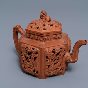 Een opengewerkte Chinese Yixing steengoed theepot met deksel, Kangxi — foto 1