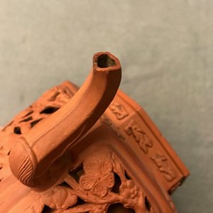 Een opengewerkte Chinese Yixing steengoed theepot met deksel, Kangxi — foto 16