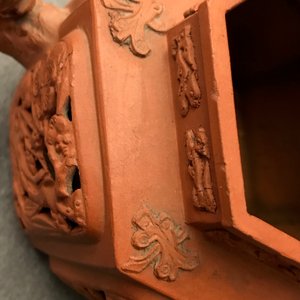 Een opengewerkte Chinese Yixing steengoed theepot met deksel, Kangxi — foto 18