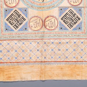 Een Ottomaans voor voorspoed beschilderd 'jama' hemd met Koranverzen in Naskh en Thuluth schrift, 18/19e eeuw — foto 6