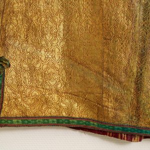 Een Ottomaanse goudbrokaat en ikat zijden chapan mantel, Dagestan of Oezbekistan, 19e eeuw — foto 6