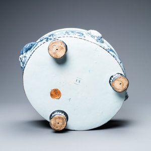 Een ovale blauw-witte Delftse jardinière met chinoiserie decor, eind 17e eeuw — foto 7