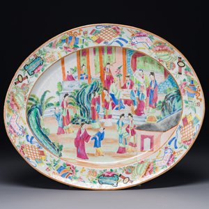 Een ovale Chinese Canton famille rose schotel met verhalend decor, 19e eeuw — foto 1