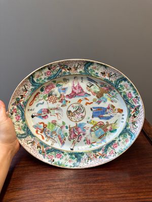 Een ovale Chinese Canton famille rose 'Wu Shuang Pu' schotel, 19e eeuw — foto 1